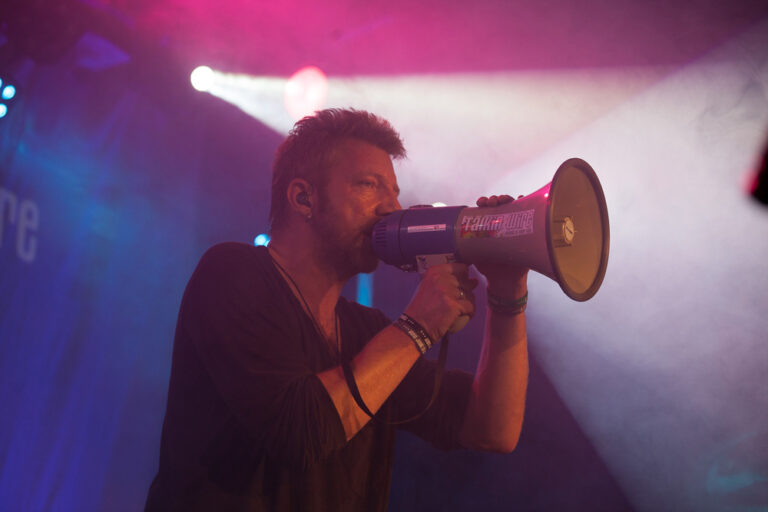 Mirko mit dem Megaphon